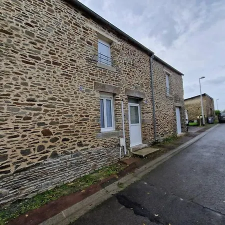 A 1,9 Km Du Mont St Michel Beauvoir (Manche)