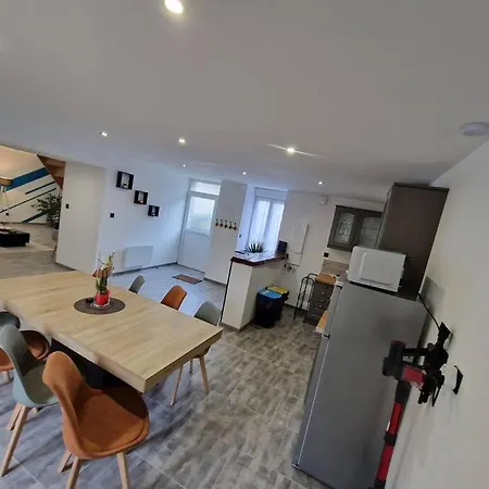 A 1,9 Km Du Mont St Michel Beauvoir (Manche)